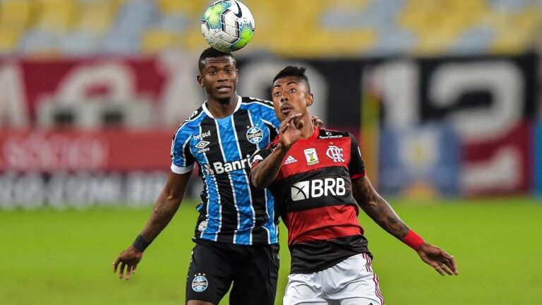 Grêmio negocia compra de Orejuela e negócio pode envolver Thaciano
