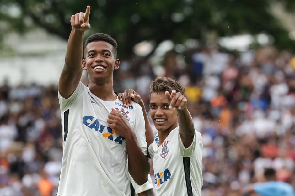 Artilheiro da Copinha em 2017, Carlinhos desabafa sobre ‘fama’ de baladeiro: “Nunca fui de sair. Acabaram com minha imagem”