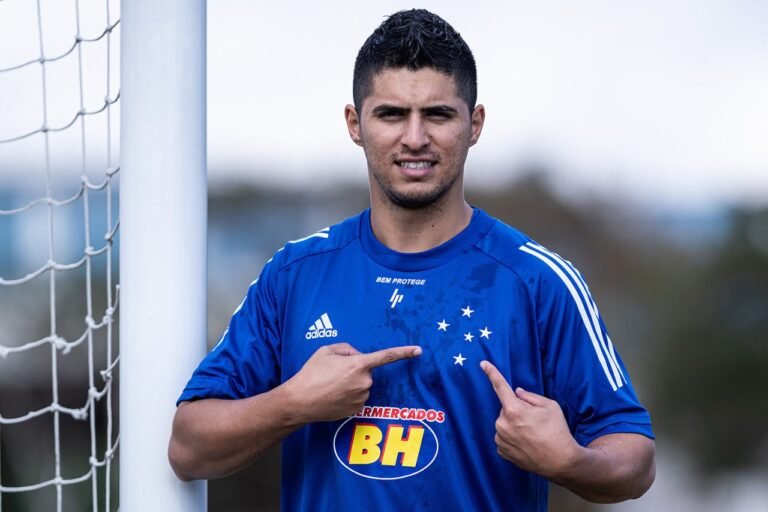 Depois de apenas 7 jogos, Daniel Guedes deixa o Cruzeiro e retorna ao Goiás