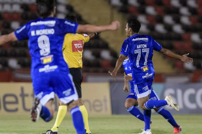 Airton marca mais um, Cruzeiro vence o Botafogo-SP e sobe na tabela