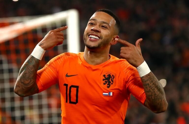 Memphis Depay vai assinar por 4 anos com o Barcelona
