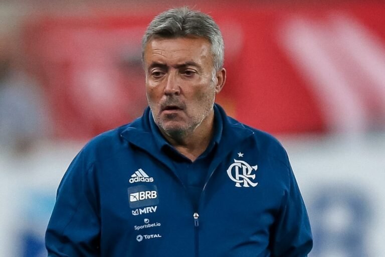 Domenec ameaçado no cargo