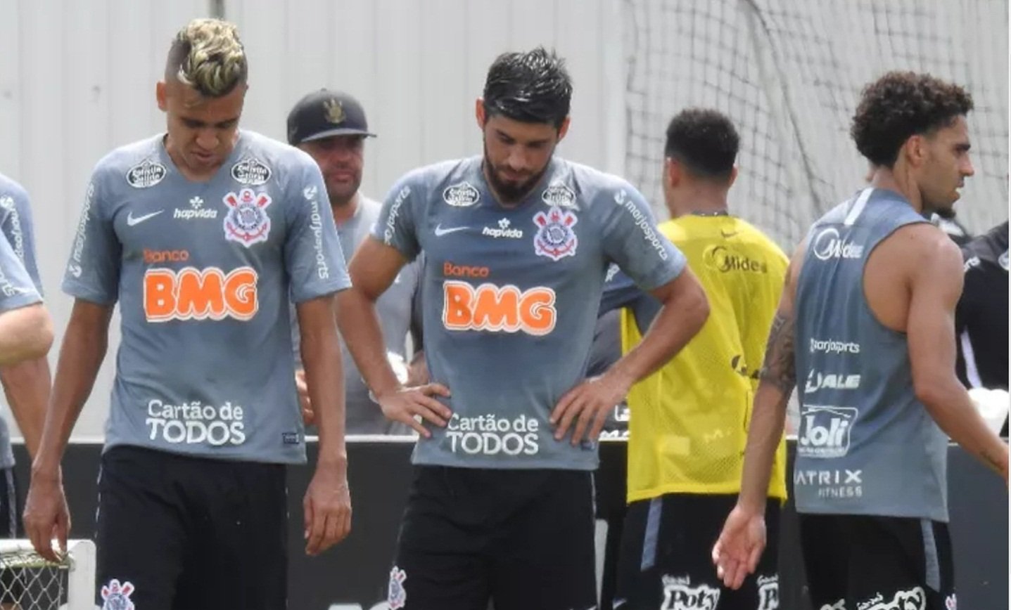 Mancini ainda não decidiu quem será escalado no lugar de Roni