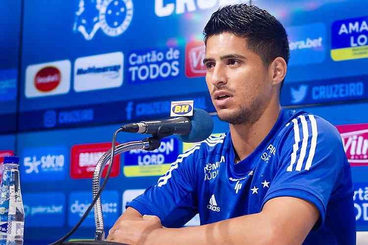 Goiás não consegue inscrever Daniel Guedes e lateral deve retornar ao Cruzeiro