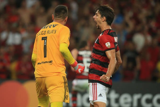 Diego Alves se reapresenta bem ao Flamengo e não preocupa; Rodrigo Caio e Filipe Luís seguem fora
