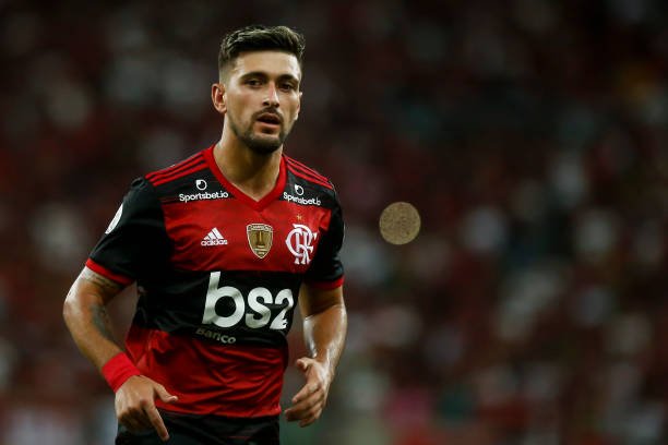 Giorgian De Arrascaeta volta aos relacionados do Flamengo após um mês afastado