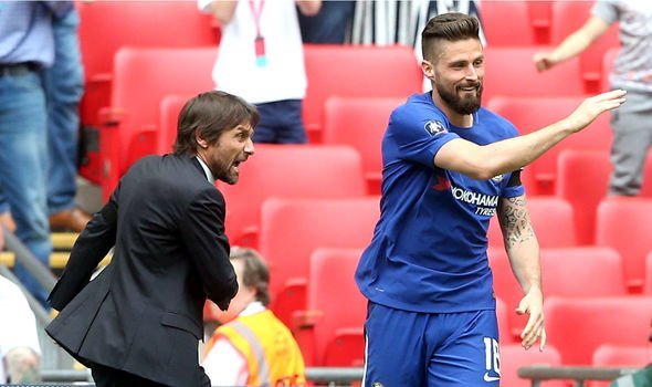 Giroud é interesse da Inter de Milão de Antonio Conte