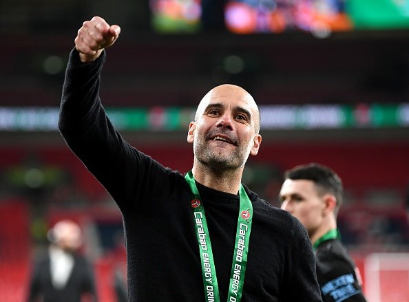 Pep Guardiola renova com o Manchester City