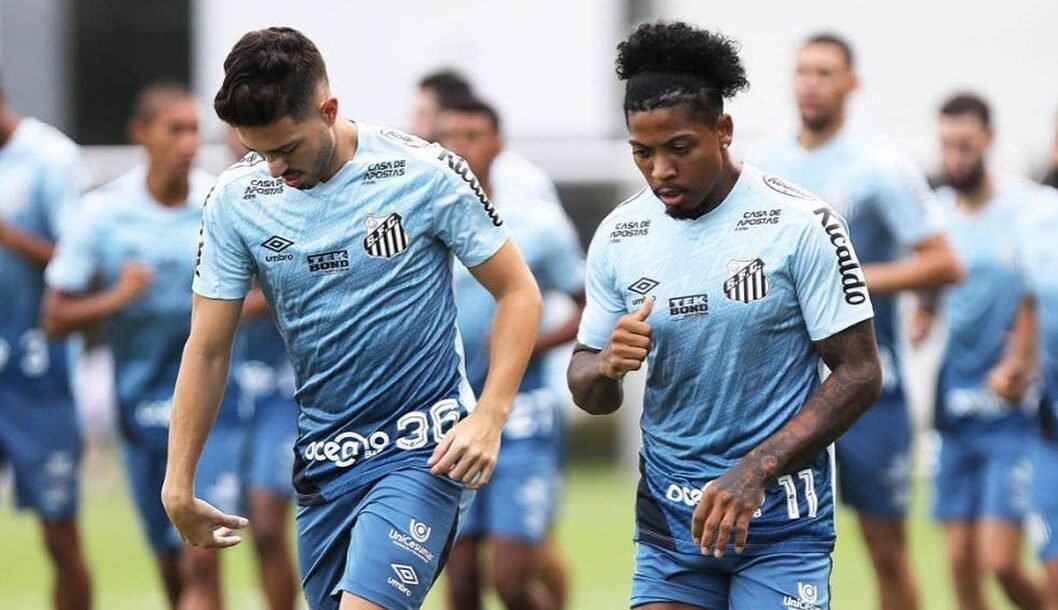time do santos treinando para o jogo contra o Sport