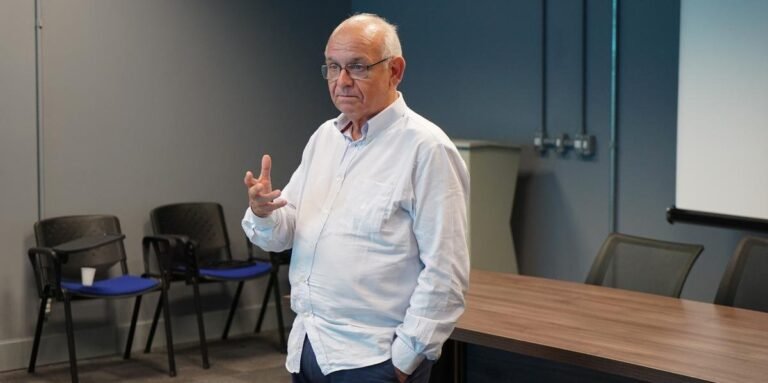 Romildo Bolzan não descarta contratar volante até segunda-feira