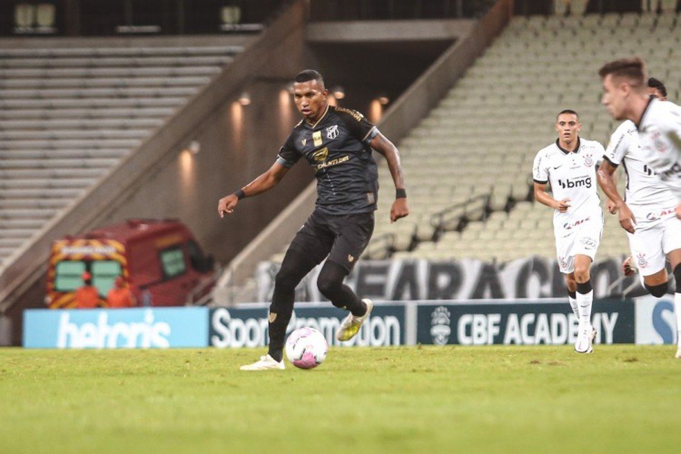 Ceará renova com Léo Chu e busca manter mais três jogadores