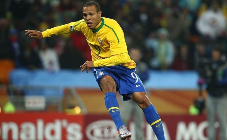 Luis Fabiano revela que em 2010 esteve prestes a assinar com o Milan