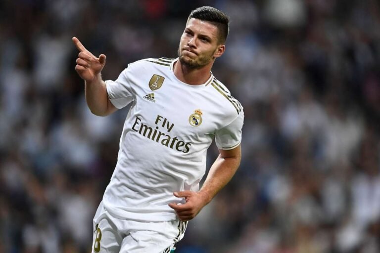 Jovic volta a pensar em sair do Real Madrid