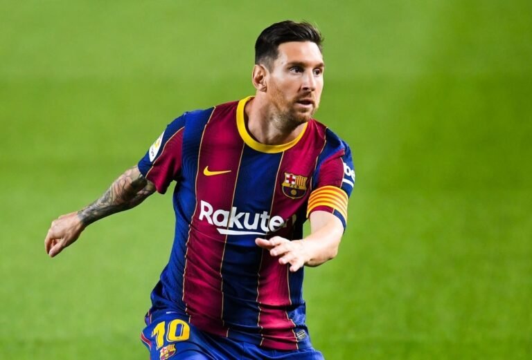 Manchester City vai oferecer projeto de 10 anos a Lionel Messi, afirma jornal