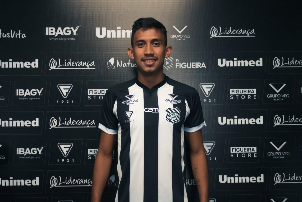 Figueirense anuncia a contratação do volante Nonato