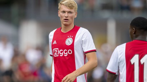 Milan e Inter interessados em Schuurs, do Ajax