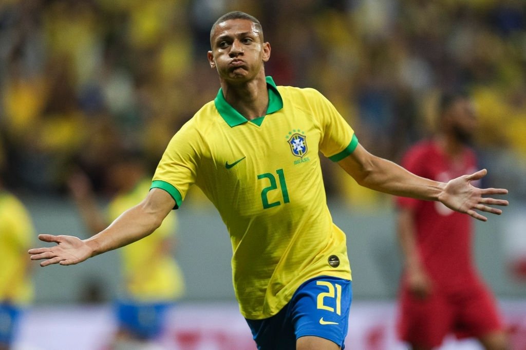 Richarlison brinca com pedido de Ancelotti e afirma: “Seleção é amor único”