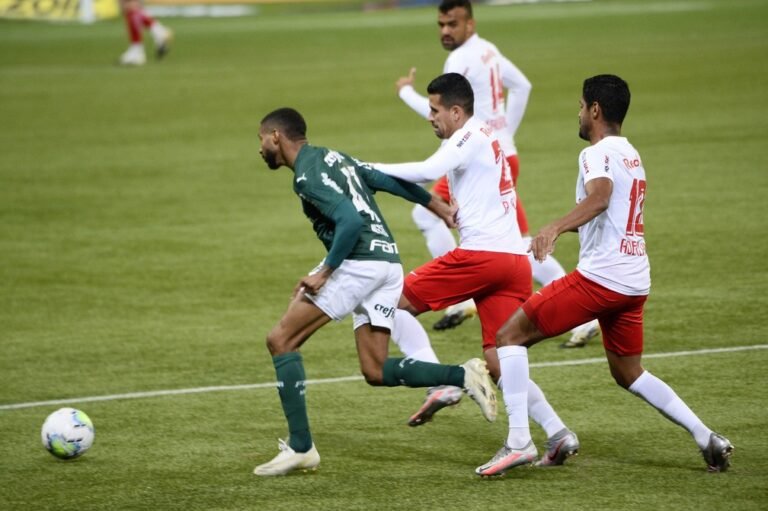 Wesley tem lesão no joelho e vai desfalcar o Palmeiras