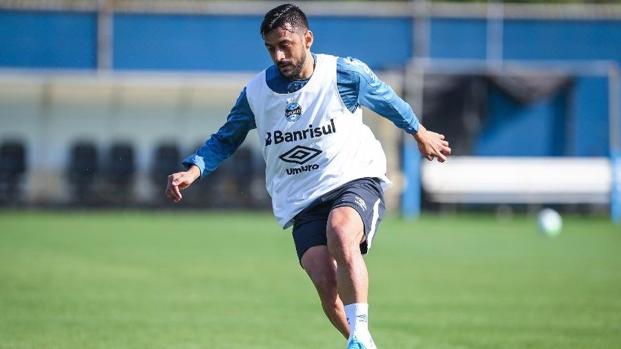 Entenda a cláusula de renovação automática do meia Robinho