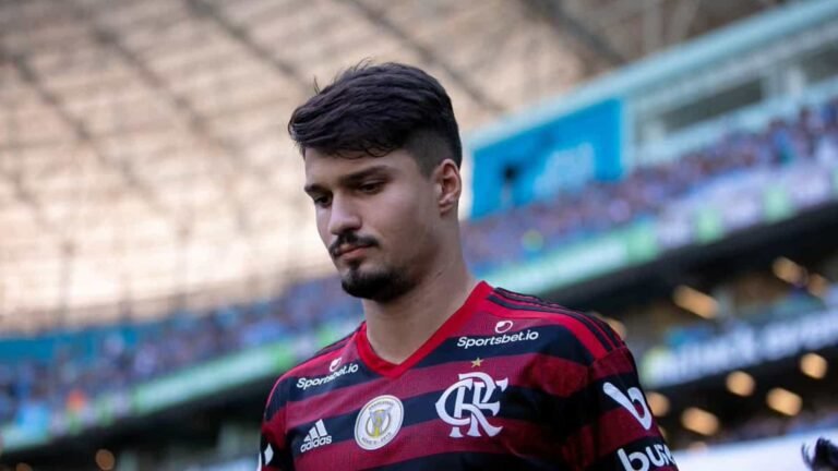 Conmebol denuncia Thuler e Natan do Flamengo por causa de expulsões contra o Racing
