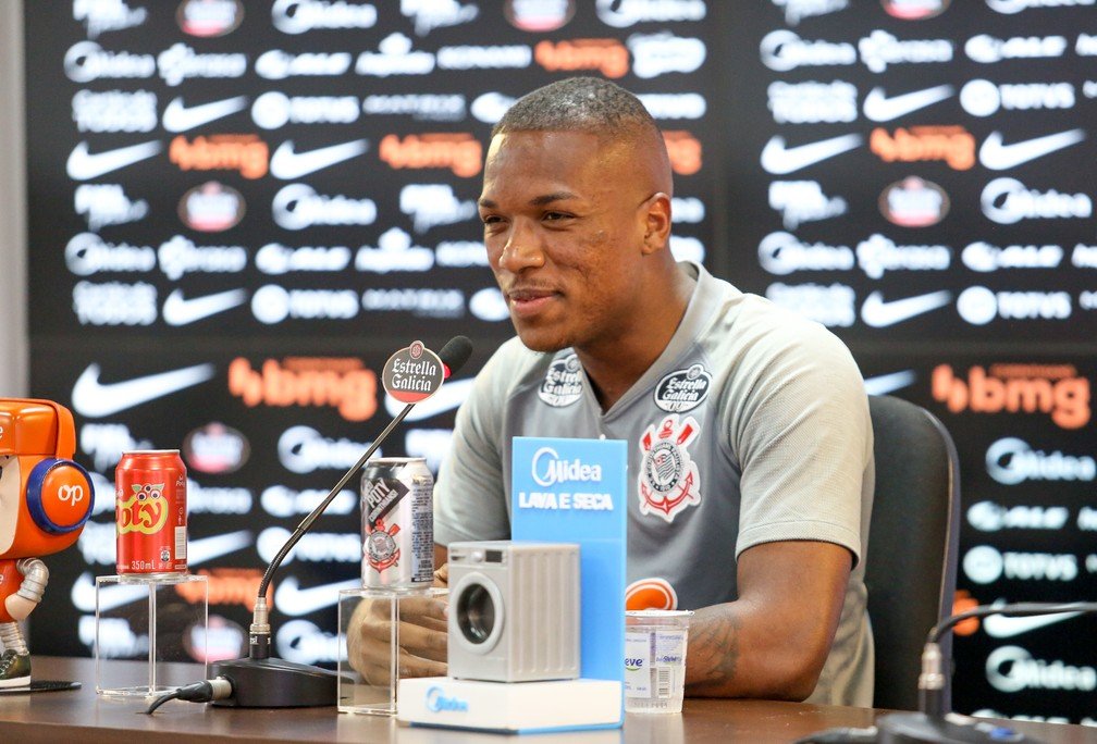 Corinthians vai aumentar salário e multa de Xavier