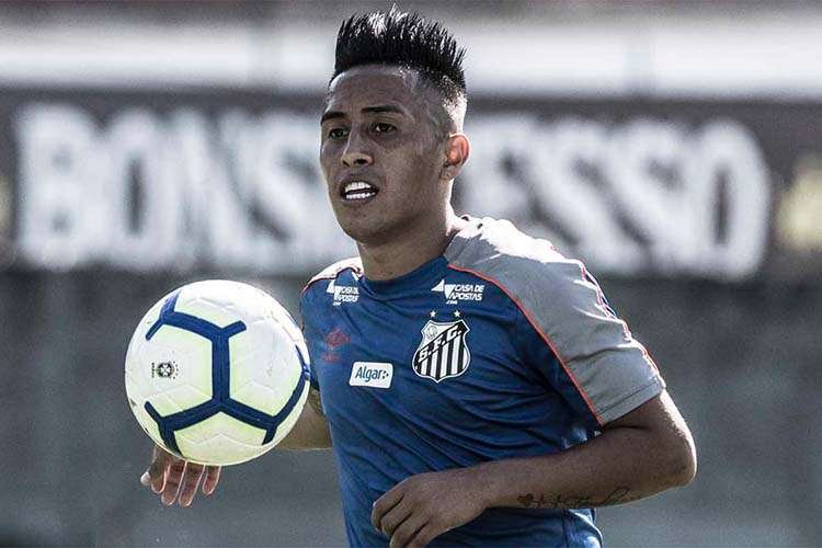 Cueva volta a ser assunto no Santos por nova cobrança na Fifa