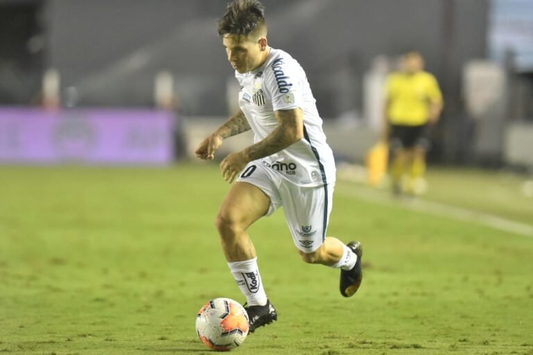 Solução para o meio campo do Santos?