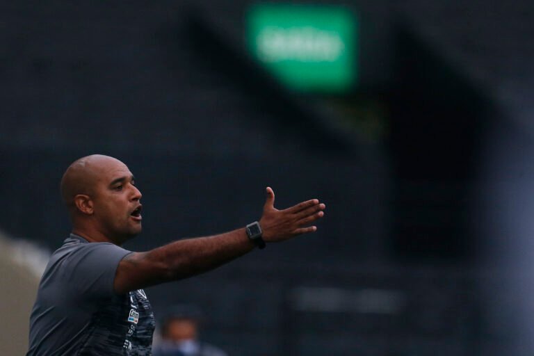 Análise: Apático, Botafogo perde para si mesmo