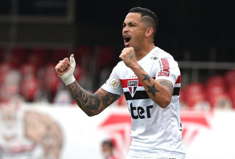 Com gol de Luciano, São Paulo vence o Sport e segue na ponta