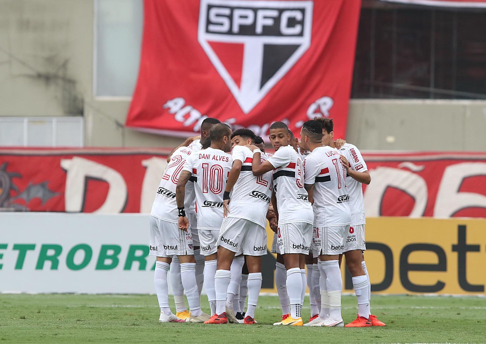 São Paulo e Botafogo se enfrentam em situações opostas na tabela