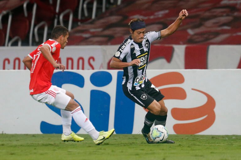 Botafogo perde para o Inter e vira lanterna