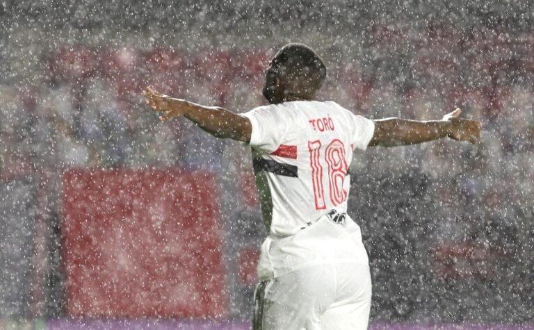 Toró deve ser titular pelo São Paulo se Luciano não atuar contra o Grêmio
