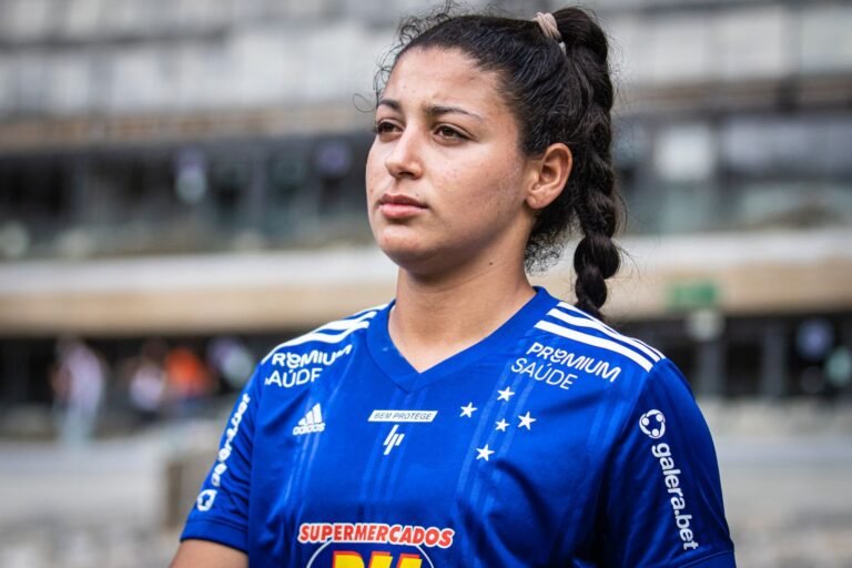 Cruzeiro renova com as jogadoras Duda e Vanessinha