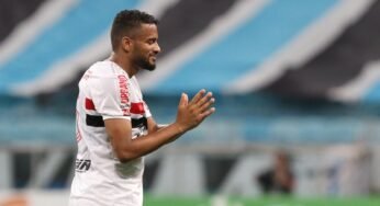 Reinaldo recebe terceiro amarelo e não enfrenta o Grêmio em jogo de volta