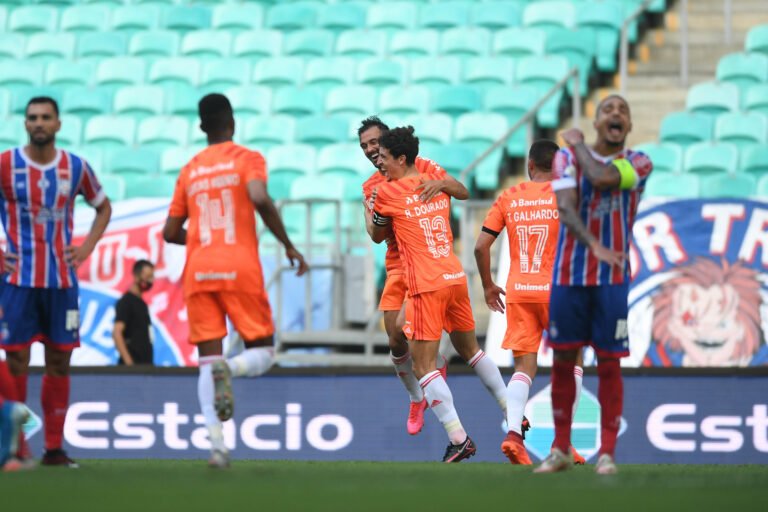Bahia perde para o Internacional e termina o ano com sua sexta derrota consecutivas.