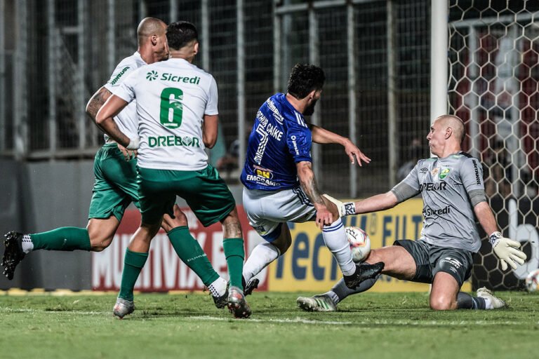 Agoniante e sofrido: o ano de 2020 do Cruzeiro em números