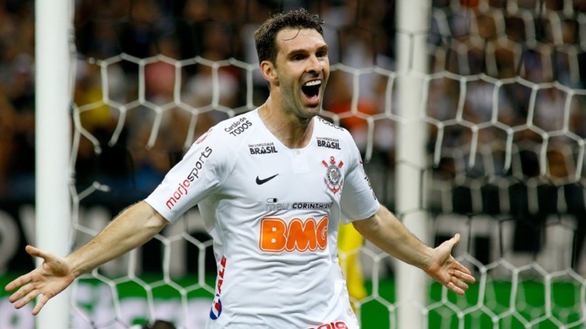 Ainda artilheiro do time na temporada, atacante não marca há quase 10 meses no Corinthians