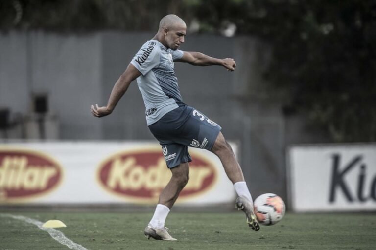 Lateral será desfalque por Covid-19 no Santos