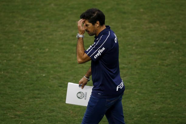 Desempenho ruim fora de casa preocupa Palmeiras para jogo decisivo