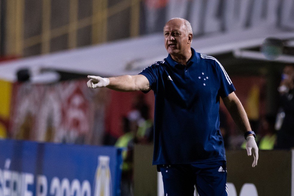 Felipão fala sobre atrasos de salário no Cruzeiro e pede a compreensão dos atletas
