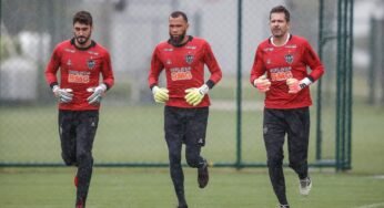 Everson fala sobre cobranças no Atlético e destaca amizade com Rafael e Victor: “Um ajuda o outro”
