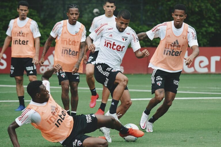 São Paulo treina e inicia preparação para enfrentar o Botafogo