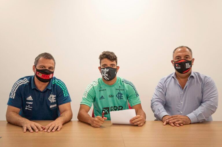 Flamengo anuncia a renovação de Pepê