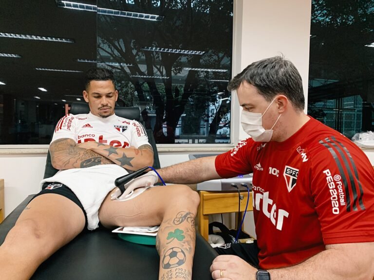 Luciano tem lesão na coxa esquerda e desfalca o São Paulo contra o Atlético-MG