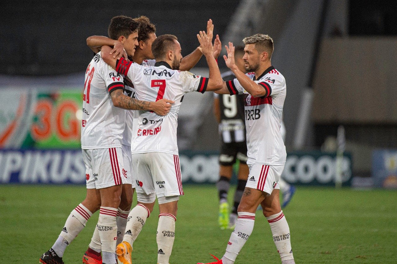 Flamengo afunda Botafogo