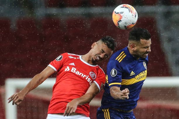 Internacional para nos pênaltis e é eliminado pelo Boca