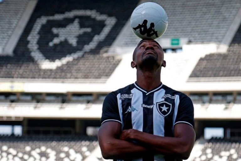 Kalou afirma estar disposto a ficar no Botafogo mesmo com eventual queda