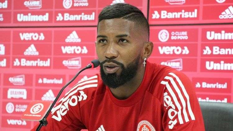 Rodinei minimiza boa partida diante do Boca Juniors e pede foco no Brasileirão