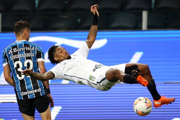 Santos surpreende e empata com o Grêmio