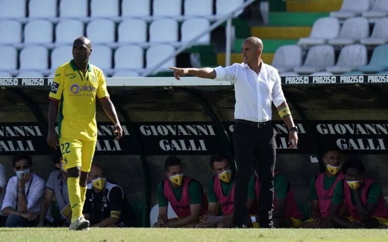 Pepa eleito melhor treinador de novembro
